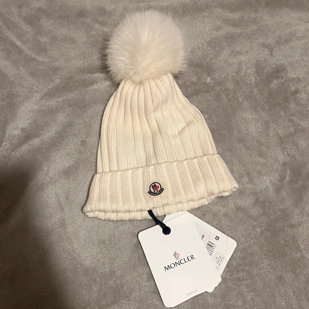 Authentic Womens Moncler Beanie w/ Pom Pom NWT